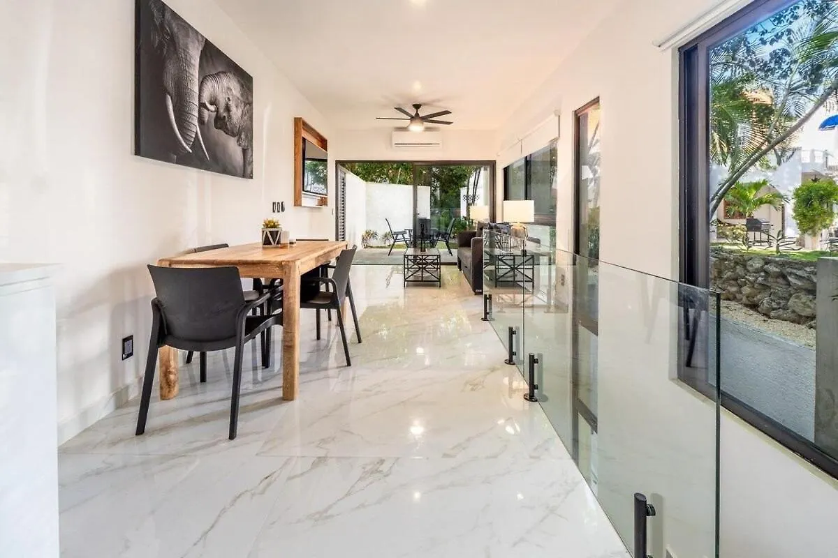Magnificent Villa One Block From Playacar Beach Playa del Carmen Apartment