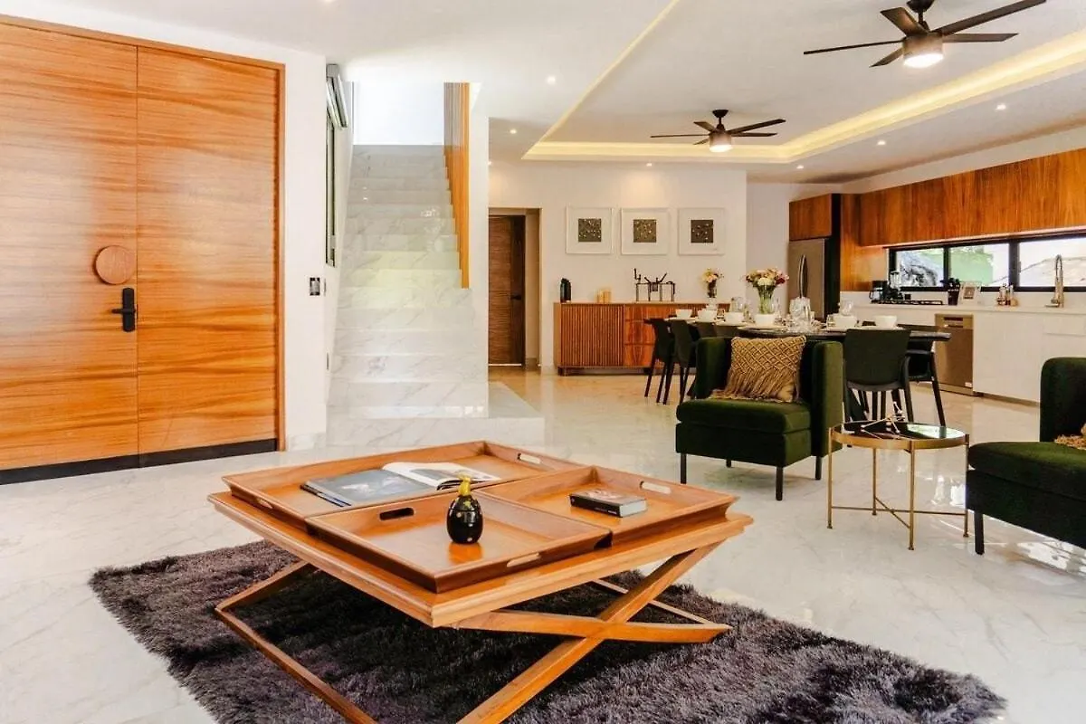 Magnificent Villa One Block From Playacar Beach Playa del Carmen Apartment