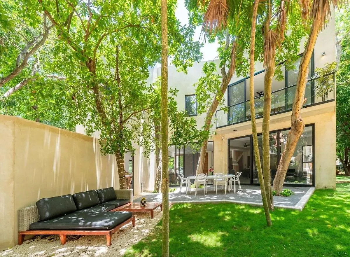 Magnificent Villa One Block From Playacar Beach Playa del Carmen 0*,  Mexiko